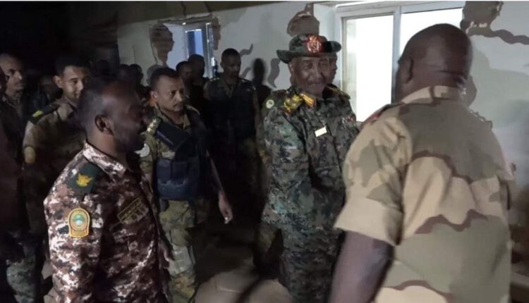 جانب من زيارة رئيس مجلس السيادة القائد العام للقوات المسلحة لمدينة أمدرمان