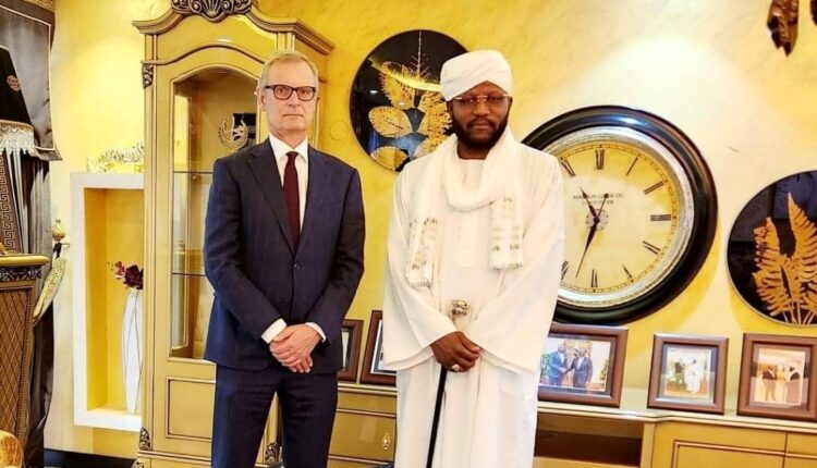 أحمد دينار و سفير مملكة النرويج لدى السودان