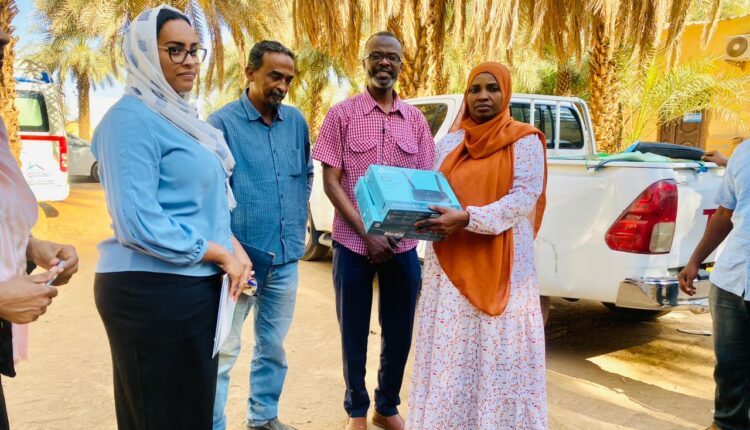 الوكالة القومية للرِعاية الطارِئة والإسعاف يسلم معدات مركز الاتصال لولاية نهر النيل.