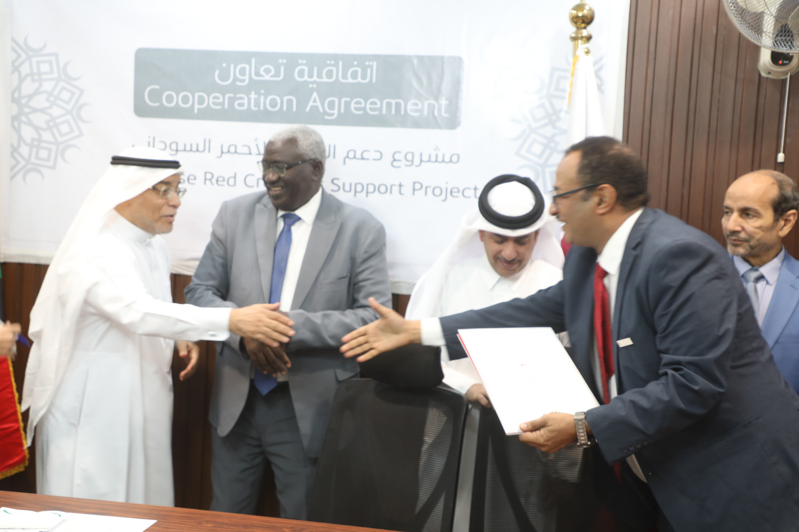 قطر تقدم 50مليون دولار عبر جمعية الهلال الأحمر القطرية لتفعيل خطة الاستجابة الإنسانية. 