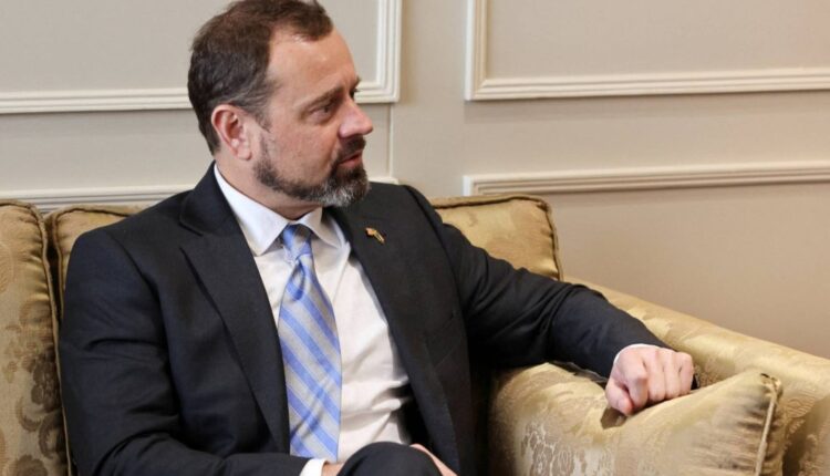 المبعوث الأمريكي يتأسف بسبب نساء السودان