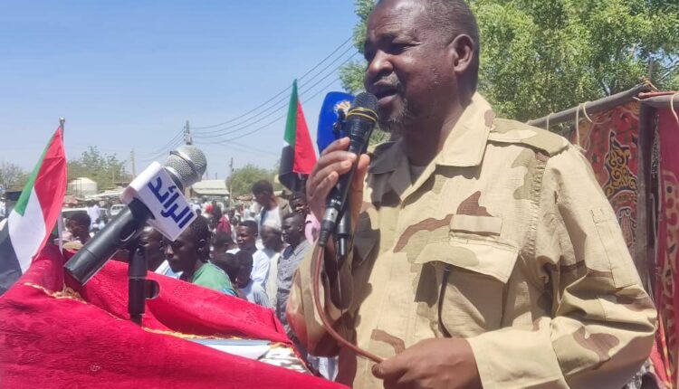 في زيارته لأسر الشهداء بالمفازة والفاو .. والي القضارف : الوطن محمي بدماء الأبطال وعزم الرجال وهذا (..) عهدنا معهم  