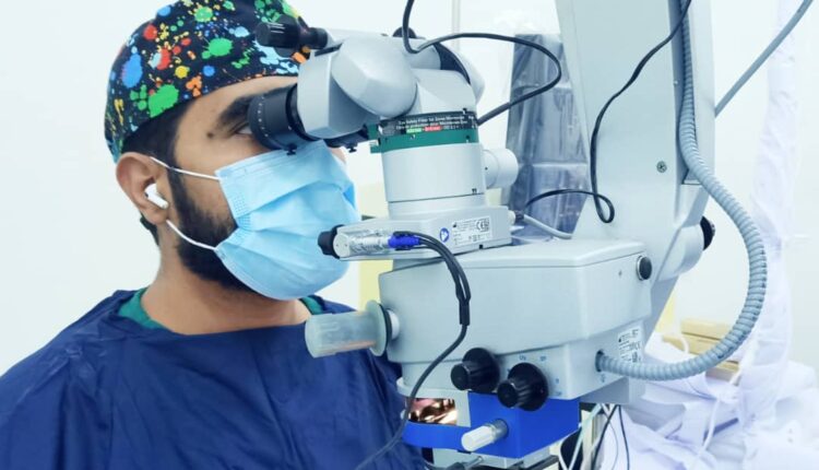 مستشفى مكة بعطبرة يبدأ عمليات الشبكية والسائل الزجاجي والسيليكون. 