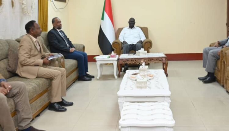 نائب رئيس مجلس السيادة الإنتقالي يلتقي وزير الصحة الاتحادي ويقف على الوضع الصحي بالبلاد. 