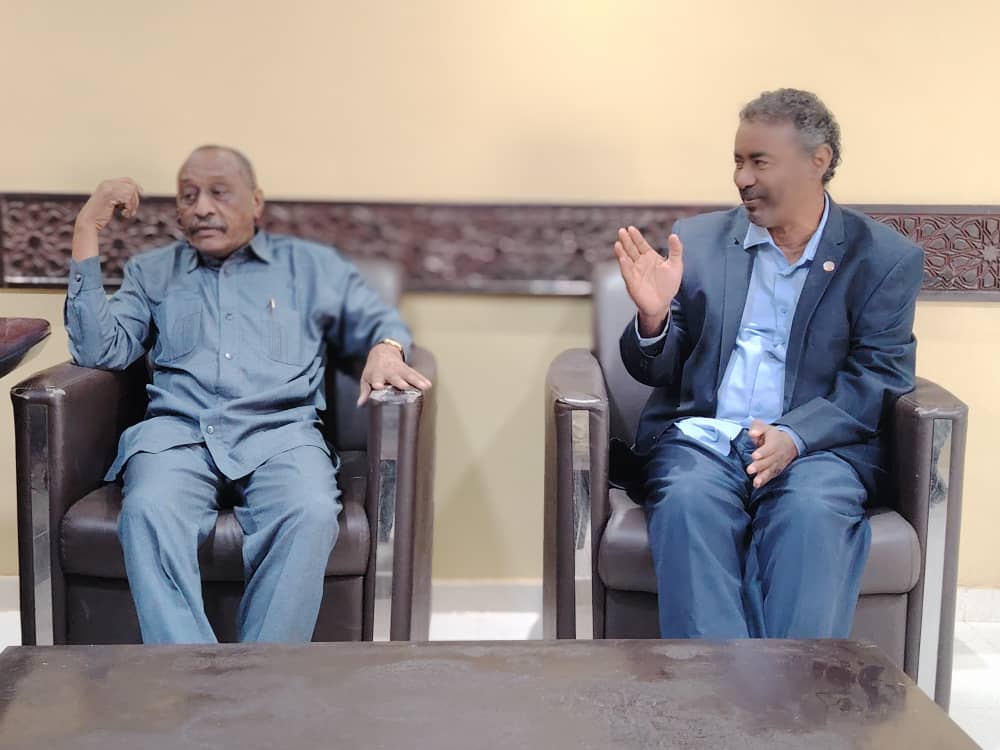 والي القضارف رئيس اللجنة العليا لإنجاح الموسم الزراعي يلتقي بمدراء البنوك التجارية بالشمالية