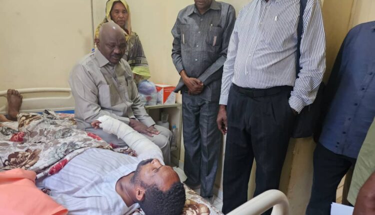 والي غرب كردفان يزور مصابي ولايته في احداث ام صميمة ويطمئن علي صحتهم