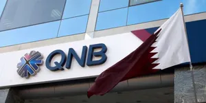 عملاء يطالبون بفك حساباتهم من بنك قطر