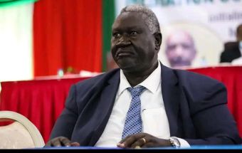 عقار يطلع على أداء وزارة الصحة هذا العام