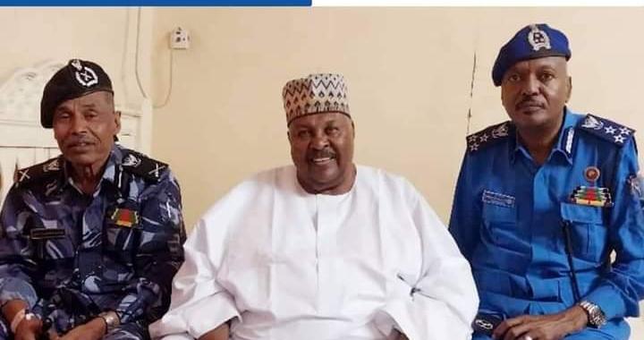 الشرطة تكرم الفنان كمال ترباس