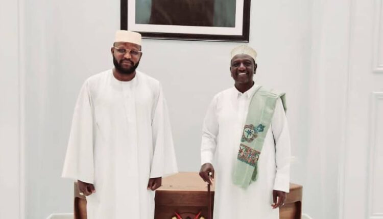 الرئيس الكيني يستقبل السلطان أحمد دينار  