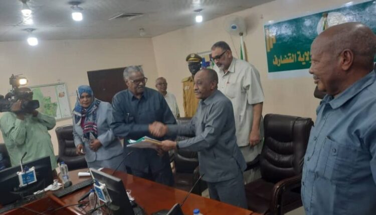 والى القضارف الجديد يتسلم مهامه