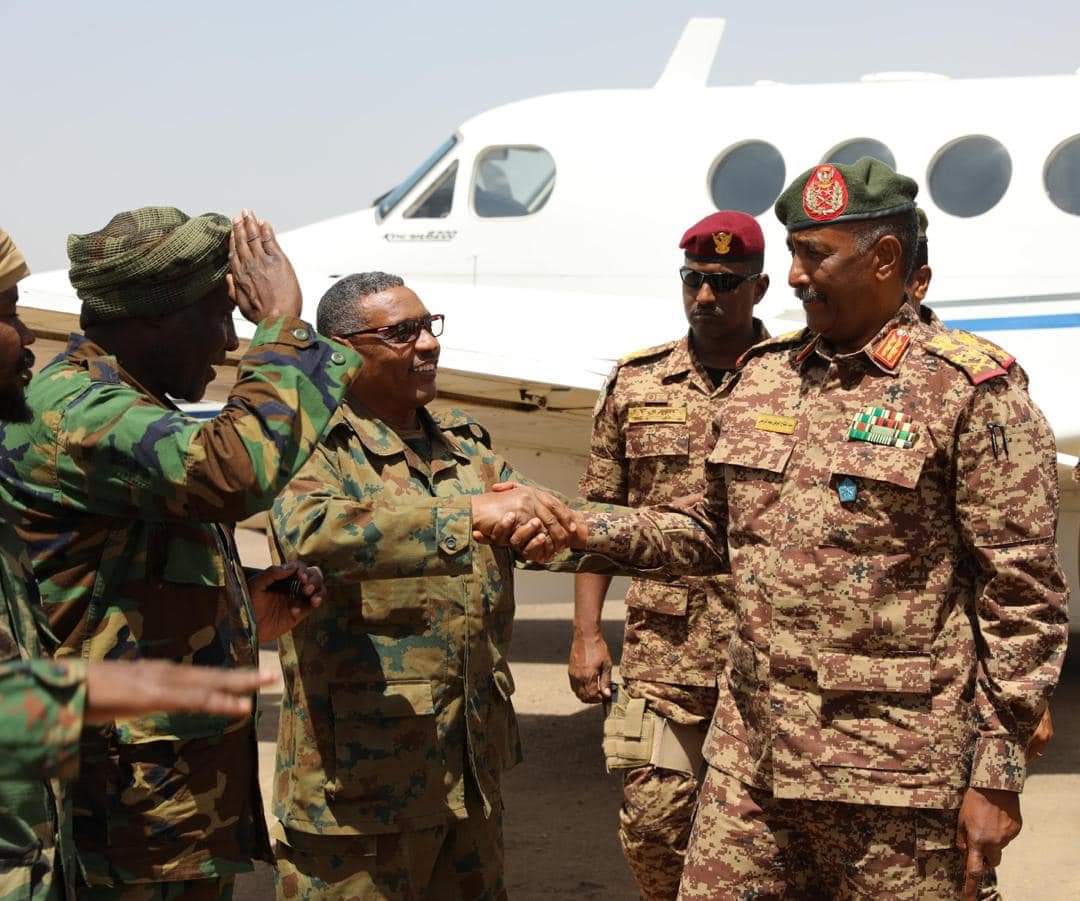 وصل رئيس مجلس السيادة القائد العام للقوات المسلحة إلي مدينة شندي بولاية نهر النيل .