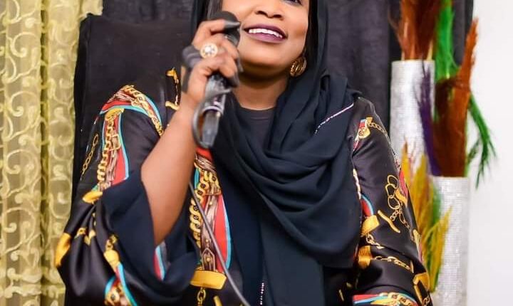 كباشي تدعم الجيش وتحضر لاغنيات جديدة