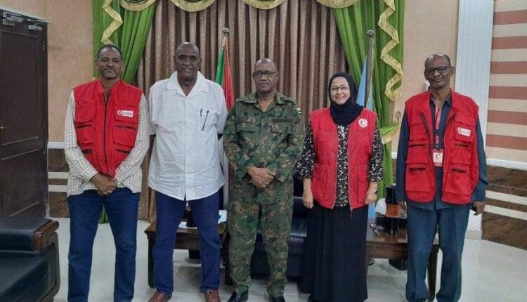 والي البحر الاحمر يطلع أنشطة جمعية الهلال الأحمر بالولاية 