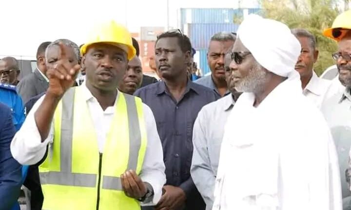 مدير محطات الحاويات بالميناء الجنوبي يزف البشريات لوكلاء الملاحة