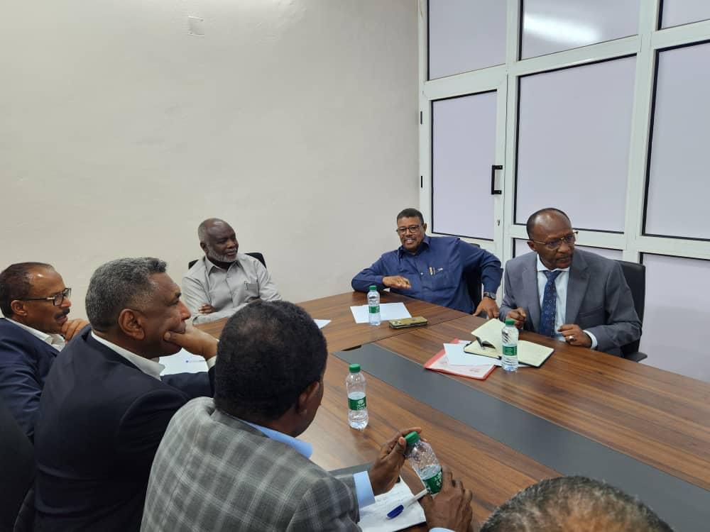 وزير الماليةيلتقي وفد من رجال الأعمال 