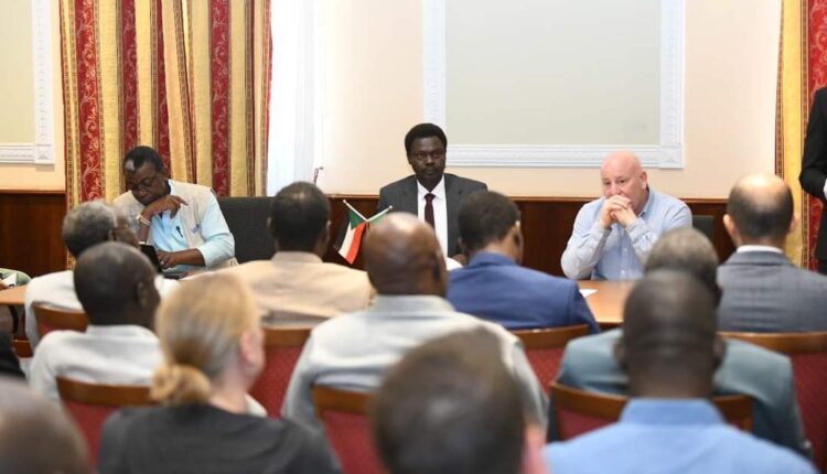 مناوي يبحث عن المساعدات مع ولاة دارفور