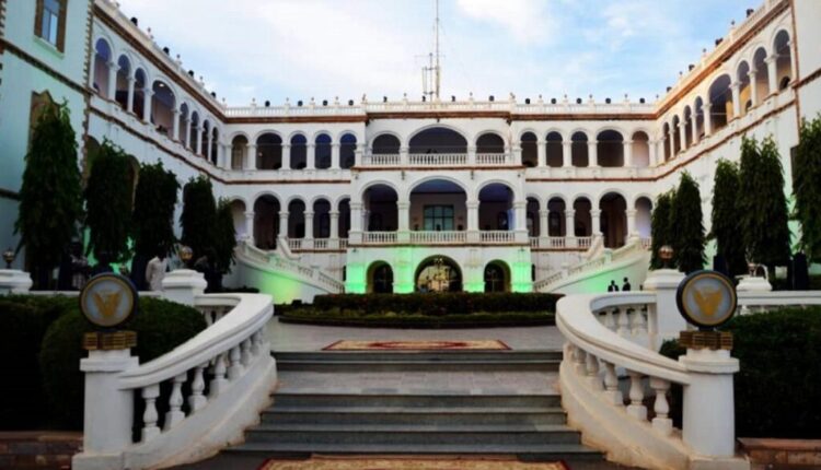 قصف للقصر الجمهوري القديم