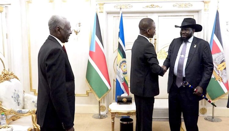 سلفاكير يستقبل الجنرال شمس الدين كباشي بالقصر الرئاسي بجوبا