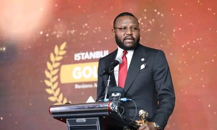 عزمي عبدالرازق يكتب عن السلطان أحمد دينار 