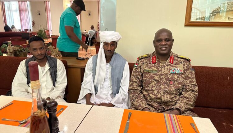 وفد تجمع المهنيين يلتقي مدير مكتب القائد العام للقوات المسلحة