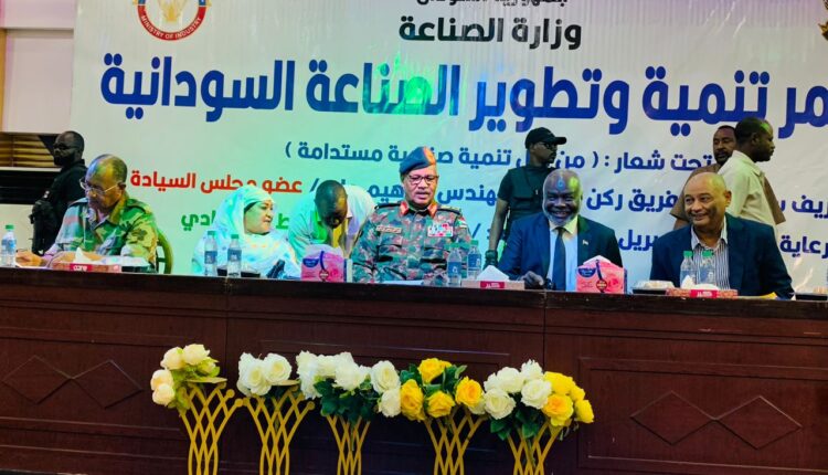 والي البحر الأحمريتعهد بإعادة إعمار المصانع بالولاية