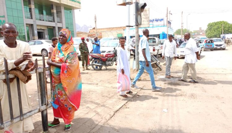 تنظيم الأسواق بمحلية كسلا تطلق حملة تطهير الأرصفة 