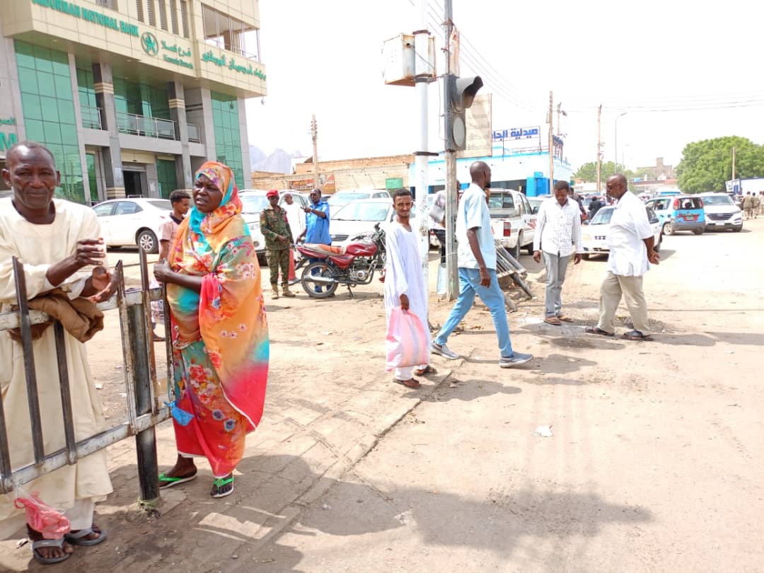 تنظيم الأسواق بمحلية كسلا تطلق حملة تطهير الأرصفة 