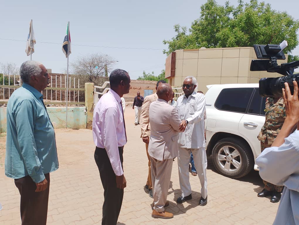 والي النيل الابيض يمتدح جهود التأمين الصحي في تقديم الخدمات الطبية 