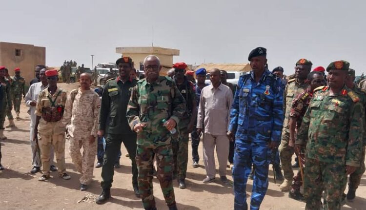 والي النيل الابيض يتفقد القوات المسلحة بالإعوج ويوجه بضرب الخلايا النائمة ويشيد بالإنتصارات