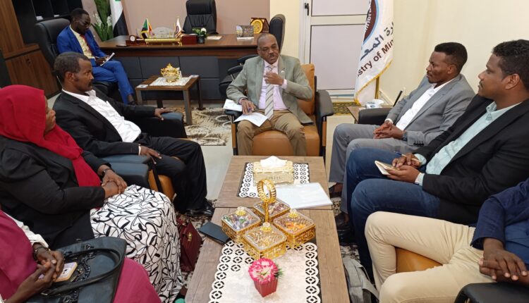 وزير المعادن يمتدح الأدوار التى تطلع بها رابطة الصحافة الإلكترونية 