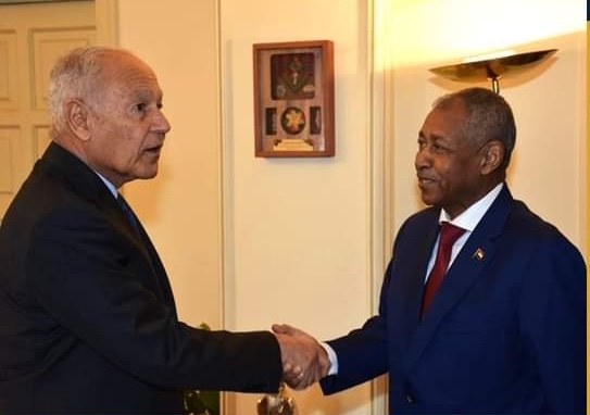 عدوي يُقدم أوراق اعتماده