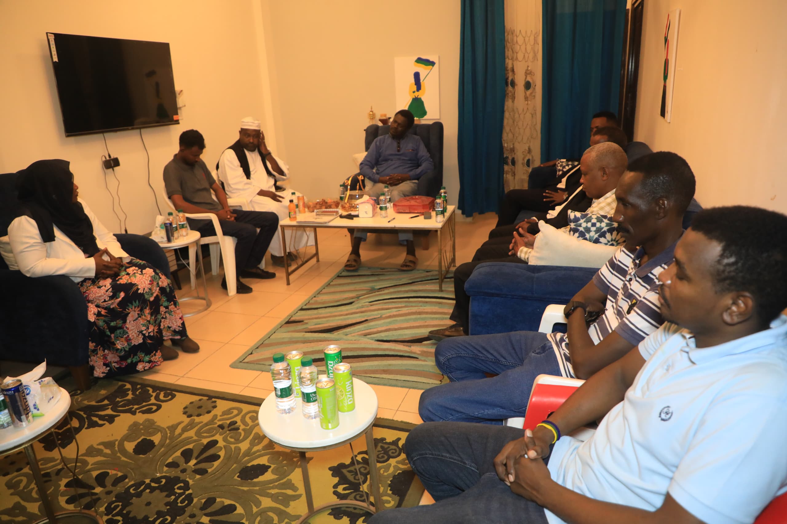 مناوي خلال لقاء رابطة الصحافة الإلكترونية : حزب الأمة وقحت يتحملون مسؤولية انتهاكات الدعم السريع