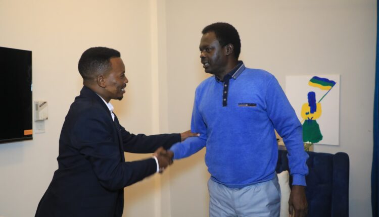 مناوي خلال لقاء رابطة الصحافة الإلكترونية : حزب الأمة وقحت يتحملون مسؤولية انتهاكات الدعم السريع