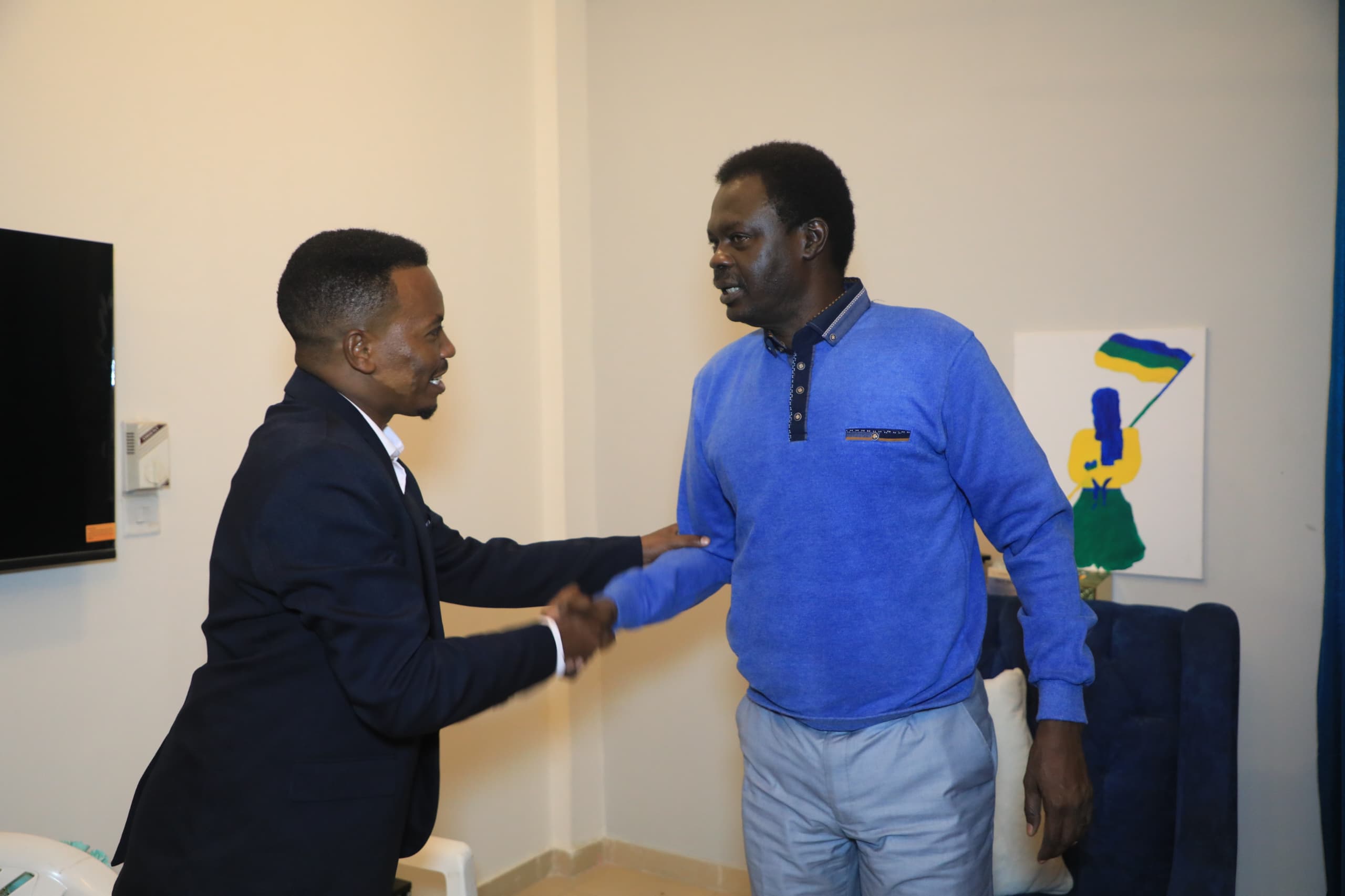 مناوي يلتقي رابطة الصحافة الإلكترونية ويمتدح دورها الوطني ويعد بالدعم 