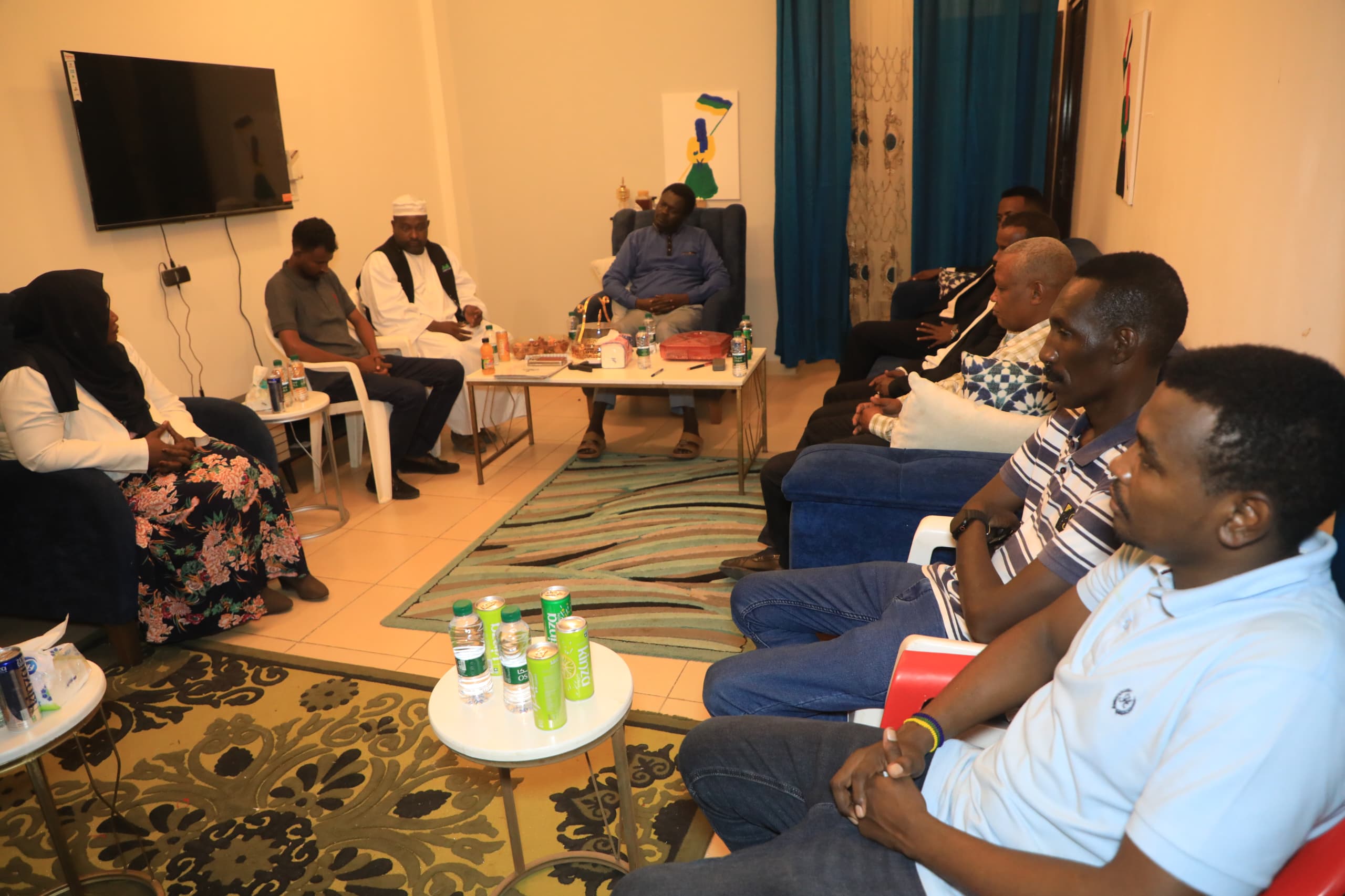 مناوي يلتقي رابطة الصحافة الإلكترونية ويمتدح دورها الوطني ويعد بالدعم 