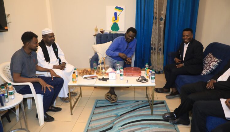 مناوي يلتقي رابطة الصحافة الإلكترونية ويمتدح دورها الوطني ويعد بالدعم 