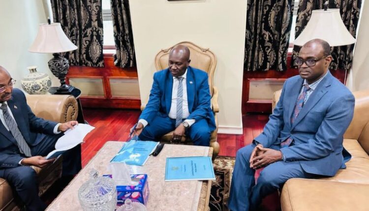 وزير الداخلية يلتقي مندوب السودان بالولايات المتحدة 