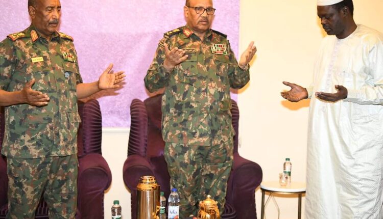 رئيس مجلس السيادة ومساعده يعزّيان في استشهاد شقيق حاكم اقليم دارفور 
