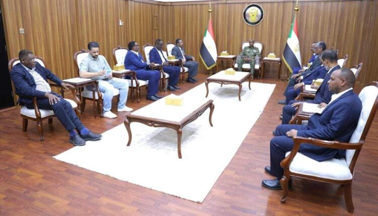 رئيس مجلس السيادة القائد العام للقوات المسلحة يشيد بدور الإعلام الوطني في معركة الكرامة