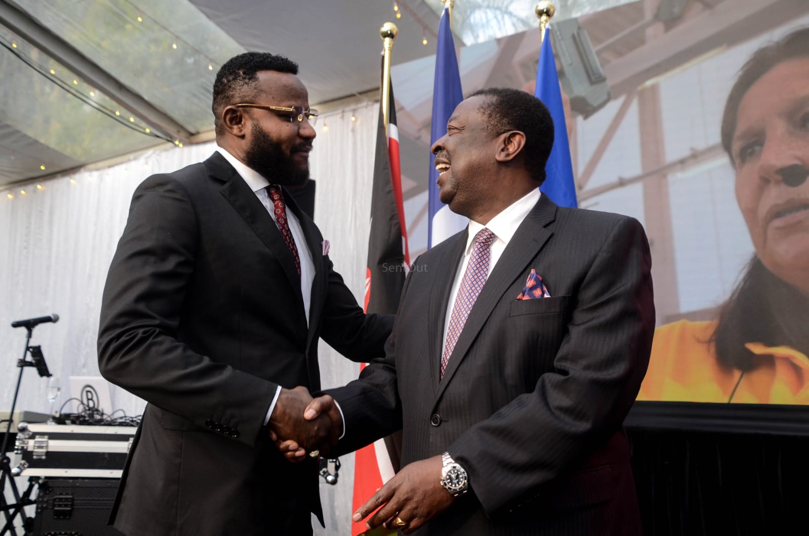 السلطان أحمد دينار يلبي الدعوة الفرنسى للمشاركة في يوم الباستيل بنيروبي